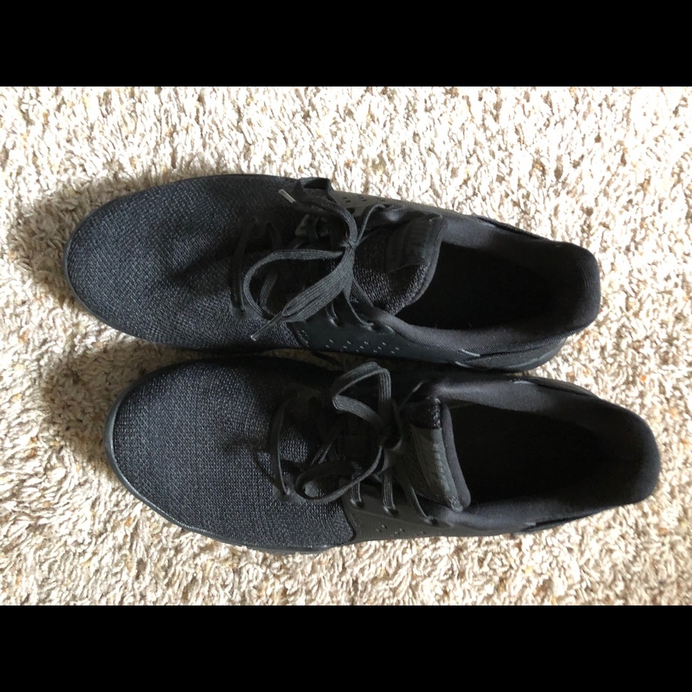 Nike shoes. black